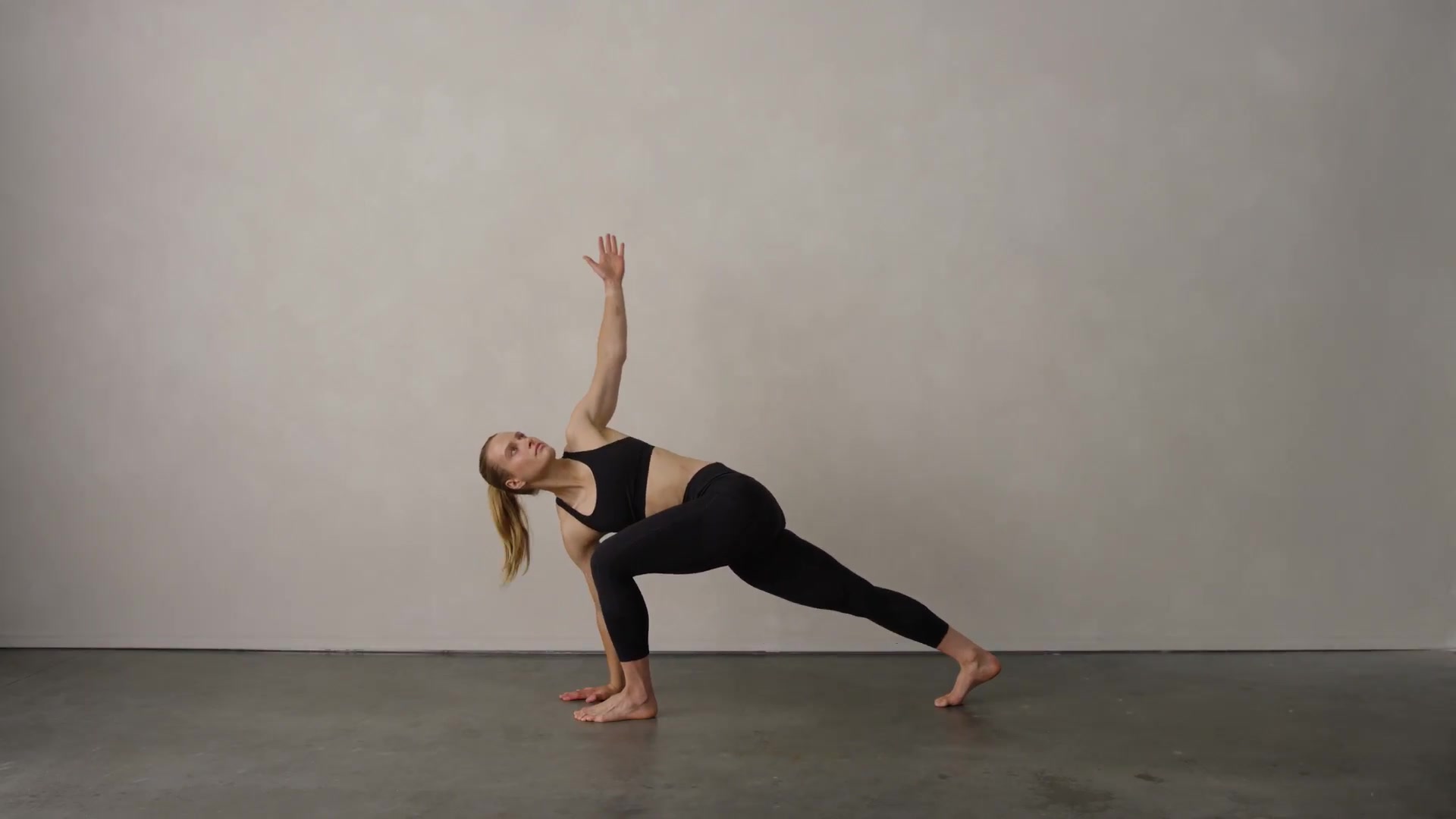 Lunge with Rotation (knee raised) - Video, Instructions & Variations